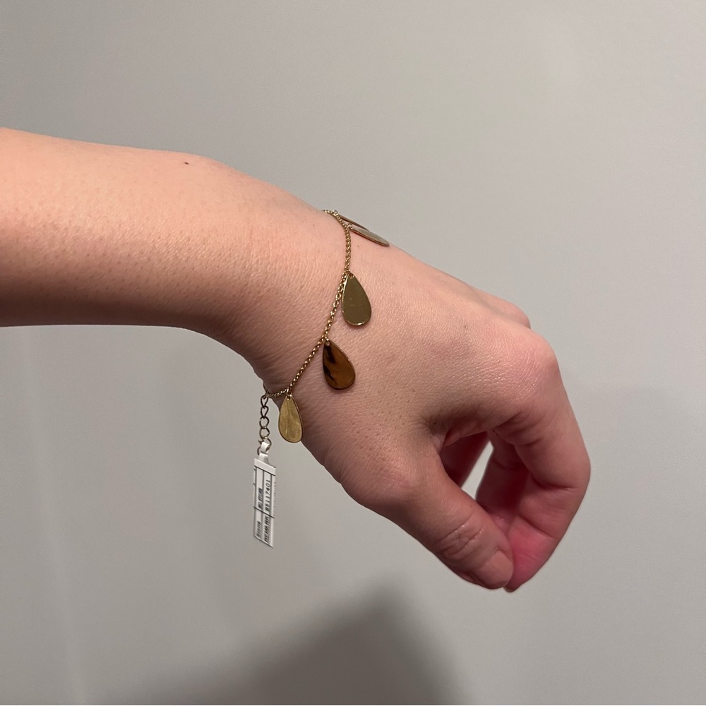 NWT Gold Teardrop Bracelet